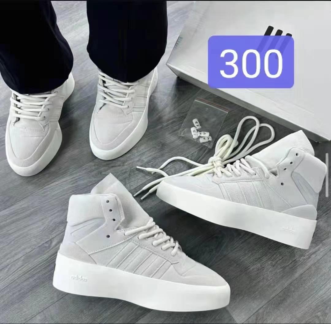 White High-Top Sneakers – Elevate Your Street Style